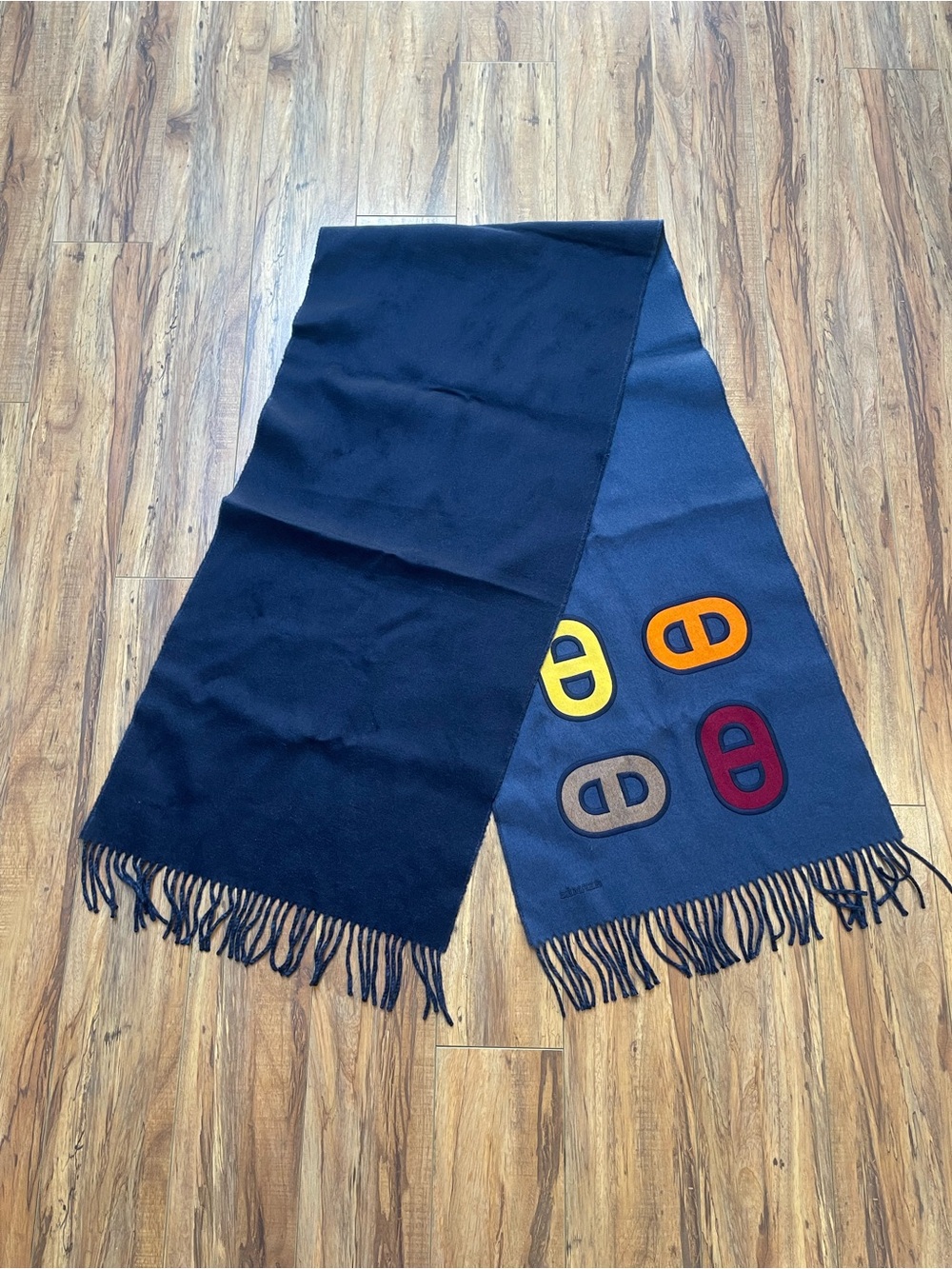 Hermès Recto-Verso Maillons Colores 100% Cashmere Scarf Bleu Marine Reversible - Picture 2 of 16